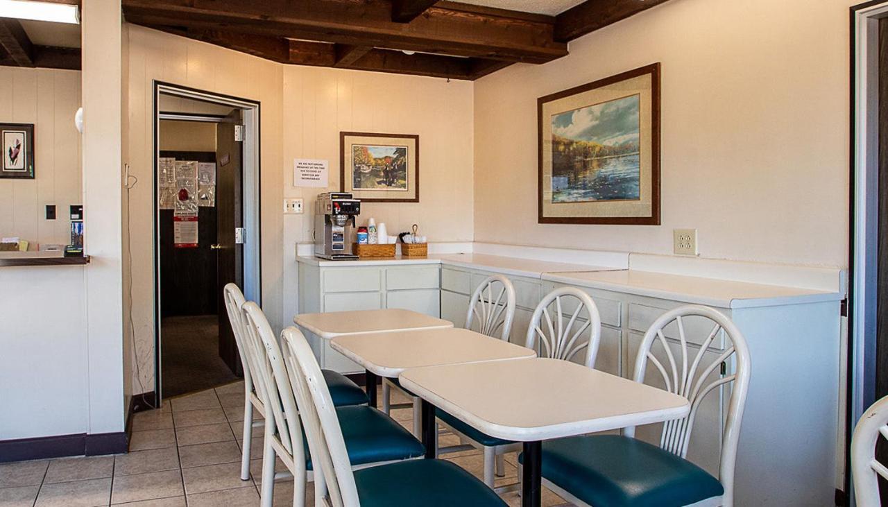 Country Squire Inn And Suites Coshocton Εξωτερικό φωτογραφία