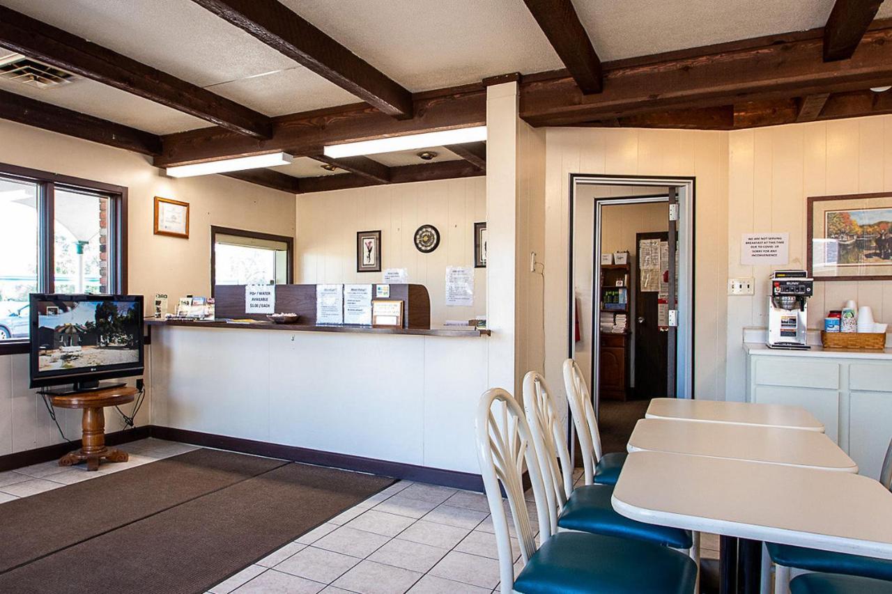 Country Squire Inn And Suites Coshocton Εξωτερικό φωτογραφία
