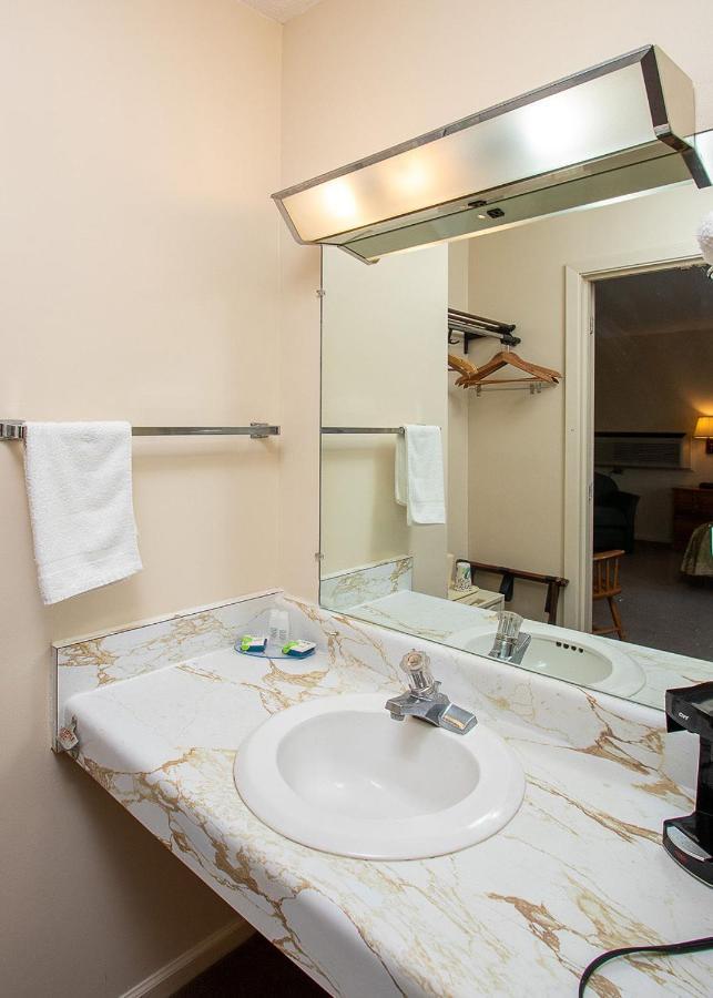Country Squire Inn And Suites Coshocton Εξωτερικό φωτογραφία