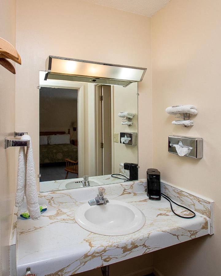 Country Squire Inn And Suites Coshocton Εξωτερικό φωτογραφία
