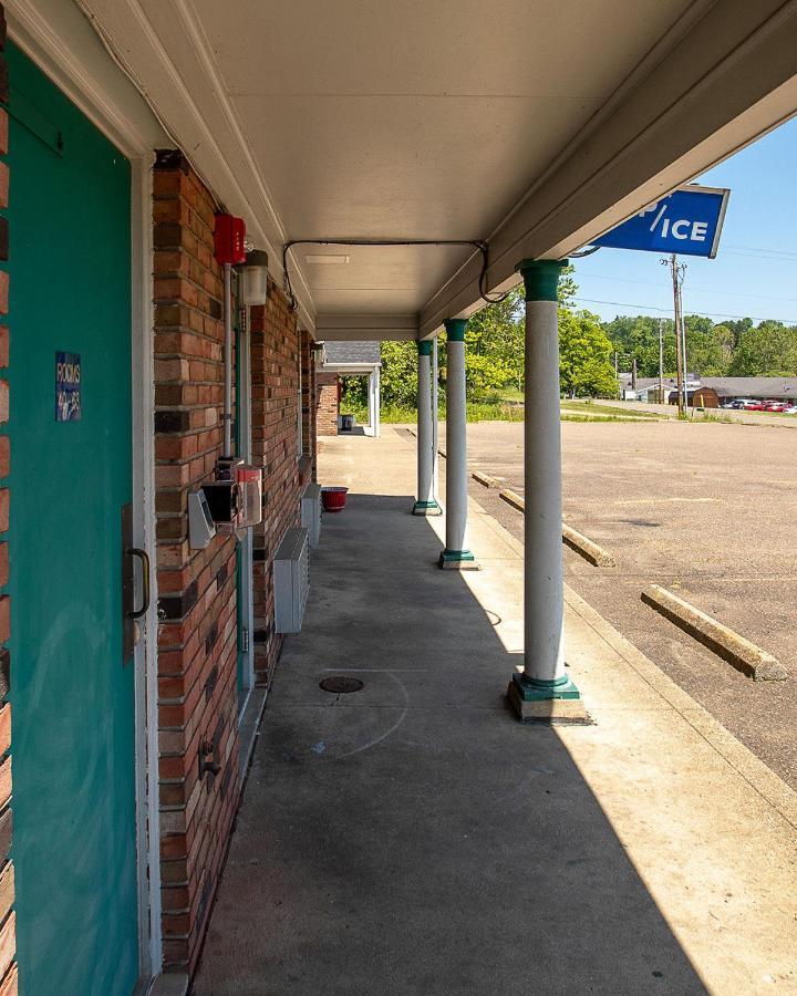 Country Squire Inn And Suites Coshocton Εξωτερικό φωτογραφία