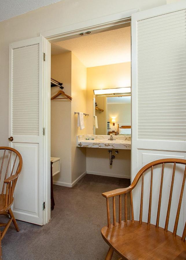 Country Squire Inn And Suites Coshocton Εξωτερικό φωτογραφία